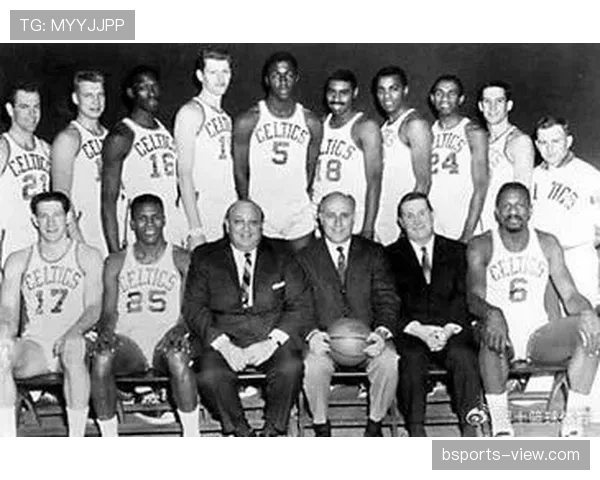 拉塞尔对比张伯伦防守篮板表现差异显著影响比赛节奏