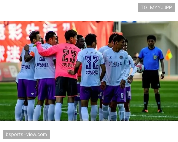 助理裁判职责全解析：越位判罚和辅助主裁关键细节