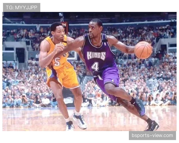 克里斯·韦伯挡拆后投篮命中率提升显著 拉开球队内线空间